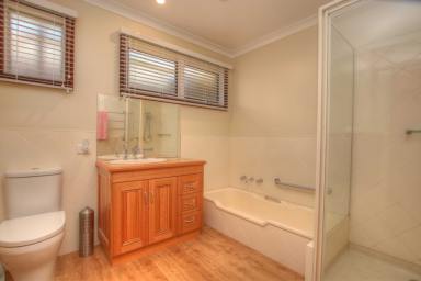 House Leased - VIC - Horsham - 3400 - 3 bedroom home  (Image 2)