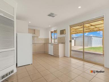 House For Sale - VIC - Echuca - 3564 - 3 Bedrooms - Quiet Court Location  (Image 2)