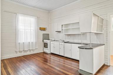 House Leased - QLD - Rockville - 4350 - Renovated Cottage Close to the New Hospital  (Image 2)