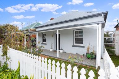 House For Sale - NSW - Wagga Wagga - 2650 - Quaint Central Modern Cottage with Excellent Space  (Image 2)