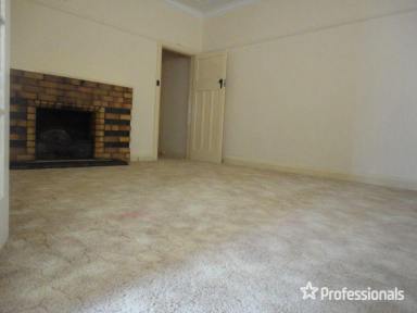 House Leased - NSW - East Tamworth - 2340 - 2/79 Upper Street  (Image 2)