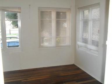 Unit Leased - NSW - Coniston - 2500 - 1 BEDROOM UNIT + STUDY!  (Image 2)