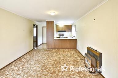 Unit For Sale - VIC - Mildura - 3500 - Circle This One!  (Image 2)