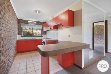 Unit Leased - NSW - West Albury - 2640 - PERFECTLY LOCATED 2 BEDROOM UNIT  (Image 2)