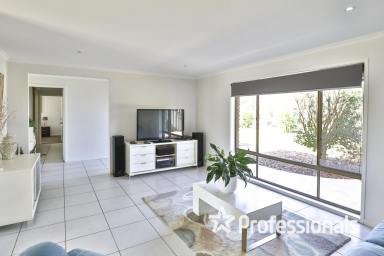 House Sold - VIC - Mildura - 3500 - Ideal Location & Stylish Living  (Image 2)