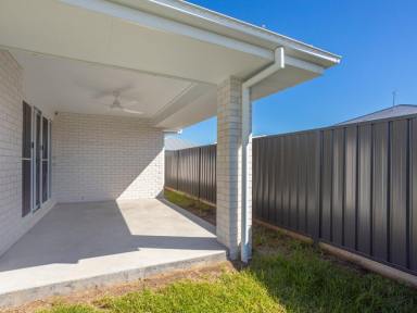 House For Lease - NSW - Old Bar - 2430 - MODERN FAMILY HOME IN PRIME LOCATION!  (Image 2)