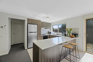 Unit For Sale - VIC - Warragul - 3820 - PERFECT BLEND OF COMFORT AND CONVENIENCE  (Image 2)