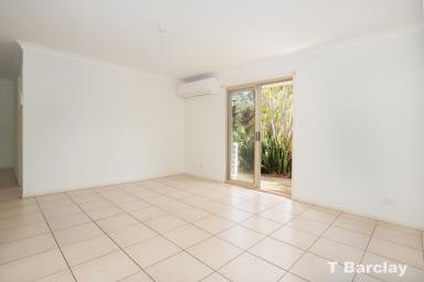 House Sold - QLD - Lamb Island - 4184 - Brick and Tile, Low-Set 4 bedroom on Beautiful Lamb Island  (Image 2)