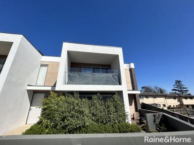 House Leased - NSW - Bowral - 2576 - Spacious Townhouse!  (Image 2)