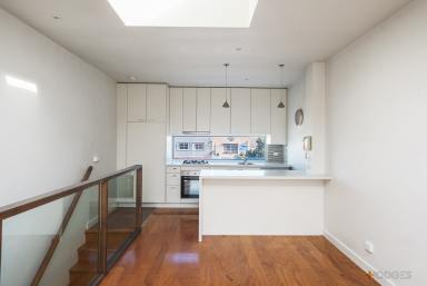 Apartment Leased - VIC - Parkdale - 3195 - MODERN APARTMENT | LOW MAINTENANCE | ENVIABLE LOCATION  (Image 2)