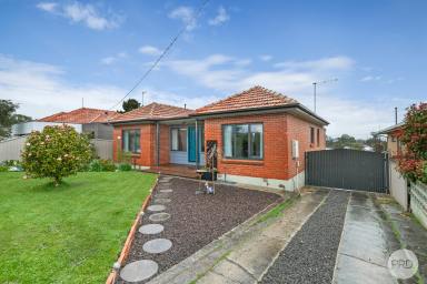 House For Sale - VIC - Ballarat North - 3350 - Charming Family Home In Ballarat North  (Image 2)