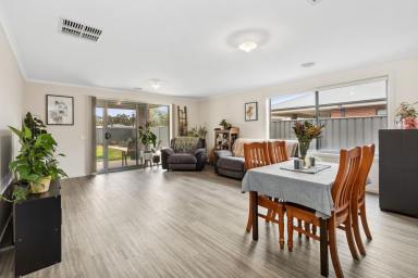 House For Sale - VIC - Epsom - 3551 - Spacious Four Bedroom Family Home in Quiet Epsom Location  (Image 2)