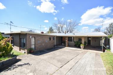 House Sold - NSW - Inverell - 2360 - KNOCK KNOCK. GORDON'S CALLING  (Image 2)