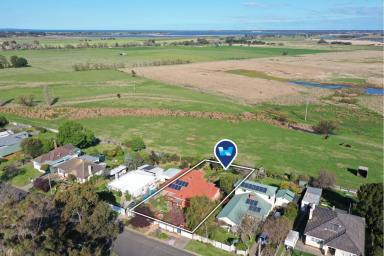 House For Sale - VIC - Bairnsdale - 3875 - Striking In Red, A Hop Skip & A Jump From The CBD.  (Image 2)