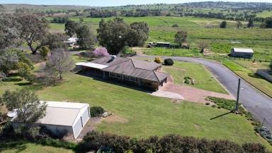 House For Sale - NSW - Merriwa - 2329 - Large Home in a Great Location!  (Image 2)