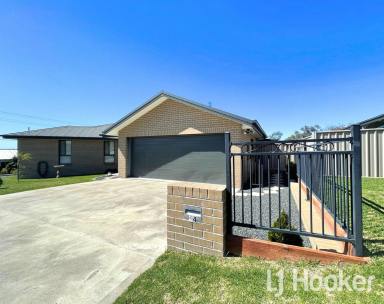 House For Sale - NSW - Inverell - 2360 - Immaculate Home in Prime Ross Hill Location  (Image 2)