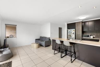 Unit Leased - QLD - Newtown - 4350 - Spacious Townhouse in Quiet Location  (Image 2)