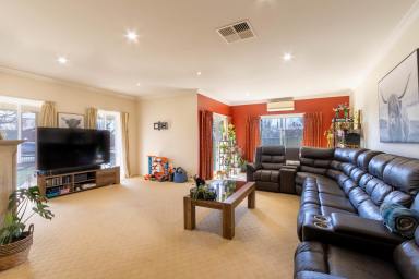 House For Sale - VIC - Mansfield - 3722 - Spacious Family Home in Prime Mansfield Location  (Image 2)