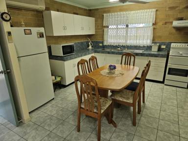 House For Sale - QLD - Taylors Beach - 4850 - QUALITY RETIREMENT OR WEEKENDER HOME!  (Image 2)