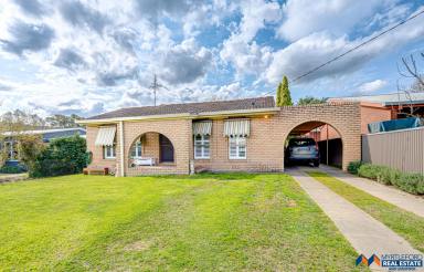 House For Sale - VIC - Myrtleford - 3737 - Spacious 4-Bedroom Brick Home in Prime Location  (Image 2)