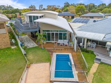 House For Sale - NSW - Yamba - 2464 - WATERFRONT COASTAL LIVING AT ITS BEST : 15 Binnacle Court, Yamba  (Image 2)