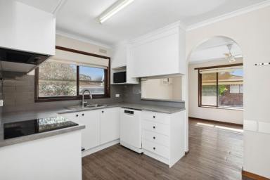 Unit Sold - VIC - Kennington - 3550 - Charming 2-Bedroom Unit in Prime Kennington Location  (Image 2)