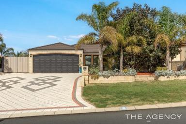 House For Sale - WA - Halls Head - 6210 - Spacious Living Meets Unbeatable Convenience!  (Image 2)