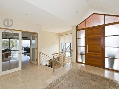 House Leased - WA - Applecross - 6153 - BEAUTIFUL FAMILY HOME WITH STUNNING RIVER VIEWS  (Image 2)