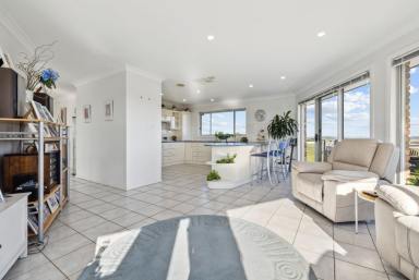 House For Sale - NSW - Yass - 2582 - Relocating for Family: Spacious Yass Valley Home with Unmatched Views (Image 2)