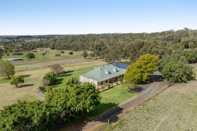 Acreage/Semi-rural For Sale - QLD - Meringandan West - 4352 - Luxurious Cape Cod Style Homestead On 5-Acres Near Toowoomba.  (Image 2)