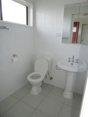 House Leased - VIC - Bairnsdale - 3875 - COSY FAMILY HOME CLOSE TO SCHOOLS AND HOSPITAL  (Image 2)