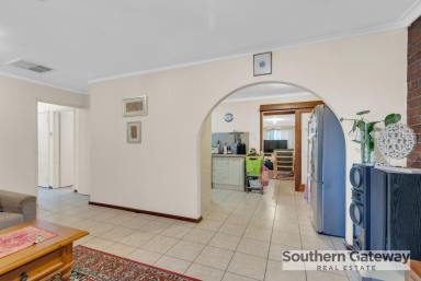 House Sold - WA - Armadale - 6112 - SOLD BY SALLY BULPITT - SOUTHERN GATEWAY REAL ESTATE  (Image 2)