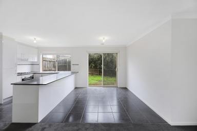 Unit For Sale - VIC - Warragul - 3820 - TWO BEDROOM TOWNHOUSE, WALK TO TOWN  (Image 2)