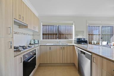 Unit For Sale - VIC - Drouin - 3818 - PRIVATE LOCATION  (Image 2)