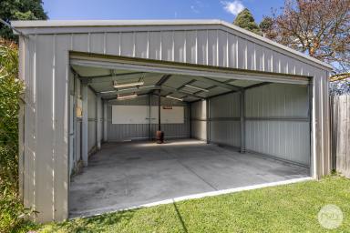 House For Sale - VIC - Ballarat North - 3350 - Solid Foundations & Boundless Possibilities On Iconic Lydiard  (Image 2)