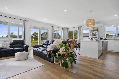 House Leased - TAS - Smithton - 7330 - AS NEW THREE BEDROOM HOME IN TOWN  (Image 2)