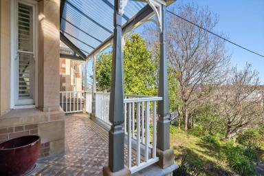House For Sale - NSW - Goulburn - 2580 - MAGNIFICENT CENTRALLY LOCATED PERIOD HOME (Image 2)
