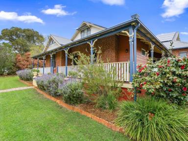 House For Sale - NSW - Young - 2594 - "WYREEMA" The Elegance Of Yesteryear & The Functionality Of Today  (Image 2)