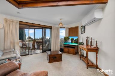 Unit For Sale - TAS - Bridport - 7262 - WELCOME HOME!  (Image 2)