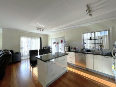 House For Sale - NSW - Gundagai - 2722 - 2 bedroom unit  (Image 2)