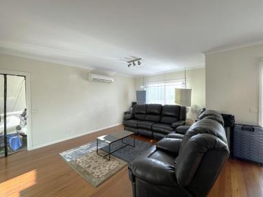 House For Sale - NSW - Gundagai - 2722 - 2 bedroom unit  (Image 2)