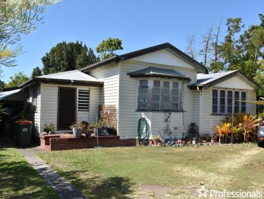 House For Sale - QLD - West Mackay - 4740 - Low Set Home in Convenient West Mackay!  (Image 2)