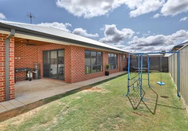 Townhouse For Sale - VIC - Irymple - 3498 - MODERN LIFESTYLE  (Image 2)