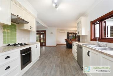 House For Sale - SA - Meningie - 5264 - CALLING ON INVESTORS !! Charming Renovated Home with Great Shedding!  (Image 2)