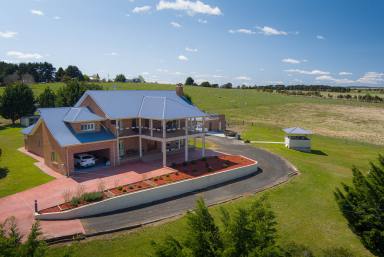 Farmlet For Sale - NSW - Goulburn - 2580 - Spacious Family Retreat with Modern Comfort and Rural Charm  (Image 2)