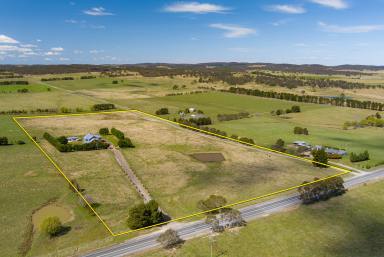 Farmlet For Sale - NSW - Goulburn - 2580 - Spacious Family Retreat with Modern Comfort and Rural Charm  (Image 2)