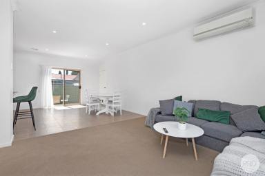 Townhouse For Sale - VIC - Alfredton - 3350 - Spacious Townhouse In Prime Location (Potential Return $420 P/W)  (Image 2)