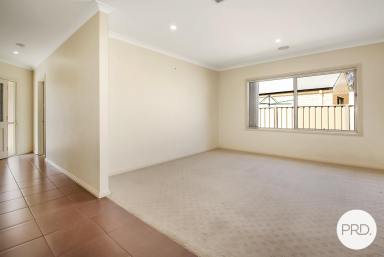 House Leased - NSW - Lavington - 2641 - STUNNING 3 BEDROOM TOWNHOUSE!  (Image 2)