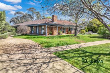 House For Sale - VIC - Rochester - 3561 - SUMMER STARTS HERE WIITH SPARKLING POOL & STUNNINGLY RENOVATED HOME  (Image 2)