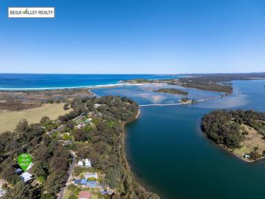 House For Sale - NSW - Bermagui - 2546 - LUXURY LAKESIDE HOME CLOSE TO TILBA & BERMAGUI  (Image 2)